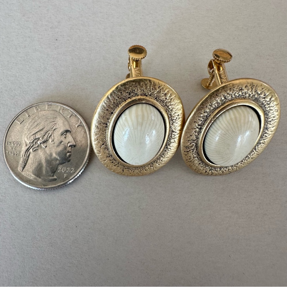 SOLD Vintage Napier Brushed Gold Tone and Ivory Oval Screw Back Clip On Earring - Picture 5 of 6